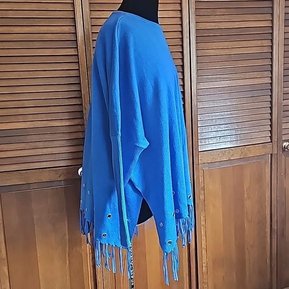 Chico's blue knit gold tone grommets with fringes sweater poncho L /XL - Picture 7 of 12